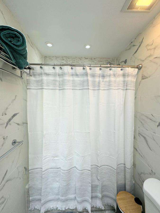 The Waltham Private Room & Bathroom John F Kennedy Jfk Lga Airport Manhattan Penn Station Bullet-Train 15 Min New York City Exterior photo