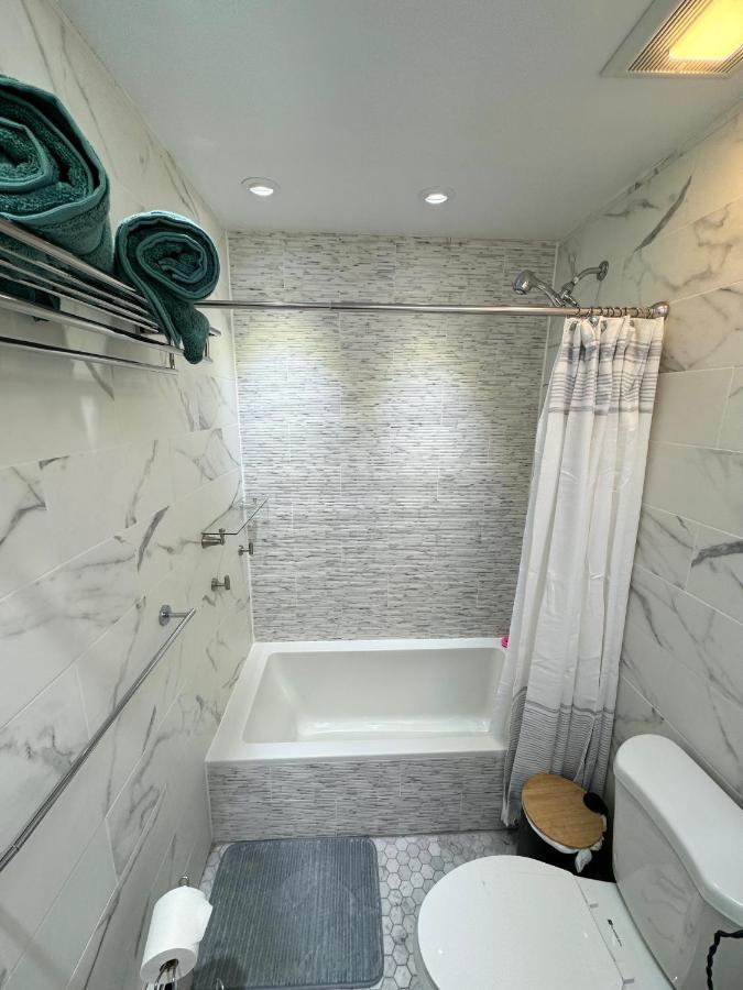 The Waltham Private Room & Bathroom John F Kennedy Jfk Lga Airport Manhattan Penn Station Bullet-Train 15 Min New York City Exterior photo